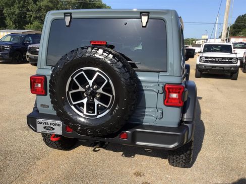 Used 2024 Jeep Wrangler Unlimited Rubicon AWD/4WD image 9