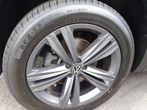 Used 2021 Volkswagen Atlas SE w/ Towing Package image 5