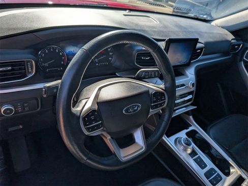 Used 2022 Ford Explorer XLT w/ Equipment Group 202A image 5