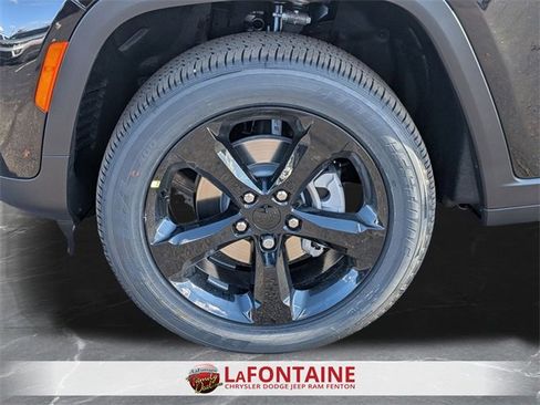 New 2025 Jeep Grand Cherokee Altitude image 32