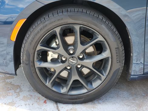 Used 2025 Chrysler Pacifica Limited FWD image 14