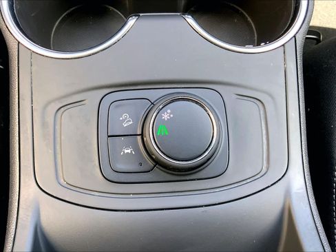 Used 2024 GMC Terrain SLE FWD image 33