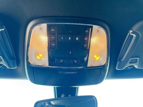 Used 2023 Chrysler 300 S image 19