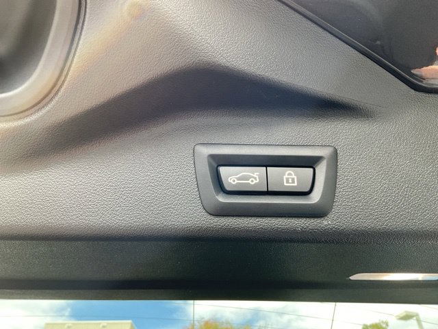 Used 2022 BMW X5 sDrive40i w/ Premium Package RWD image 17