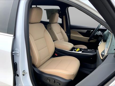 Used 2026 Buick Enclave Preferred w/ Super Cruise Package FWD image 9