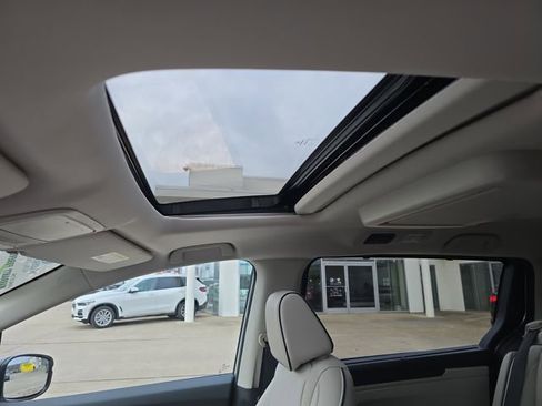 New 2026 Honda Odyssey Touring image 18