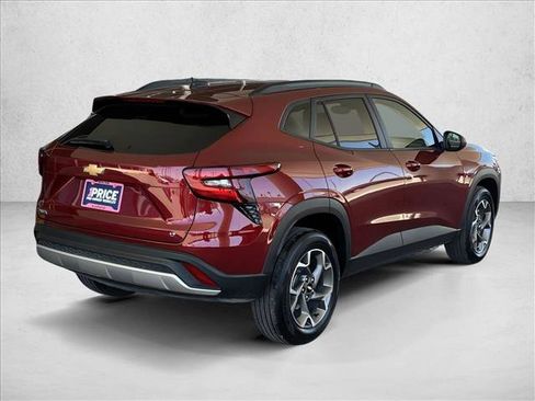 Used 2025 Chevrolet Trax LT FWD image 6