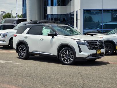 New 2026 Nissan Pathfinder Platinum w/ Cargo Package