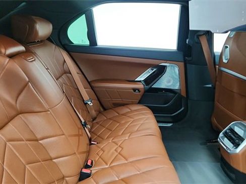 Used 2023 BMW i7 xDrive60 image 25