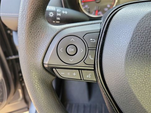 Used 2021 Toyota RAV4 LE image 19