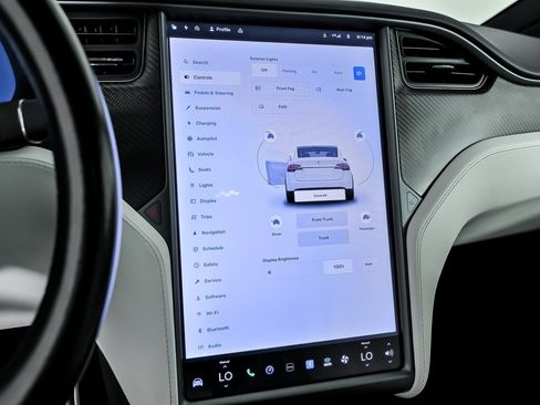 Used 2018 Tesla Model X 75D image 34