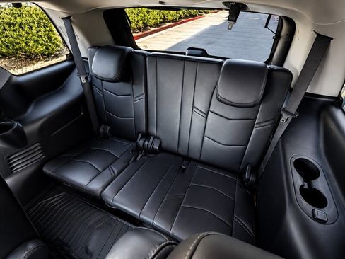 Used 2019 Cadillac Escalade Luxury AWD/4WD image 13