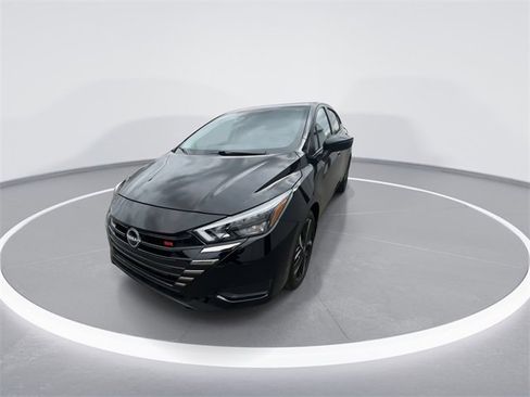 Used 2025 Nissan Versa SR w/ Trunk Package image 3