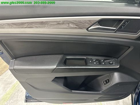 Used 2020 Volkswagen Atlas Cross Sport SE AWD/4WD image 25