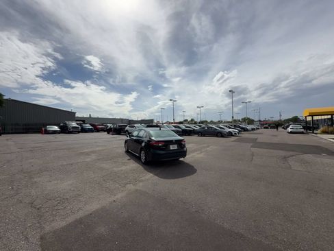 Used 2025 Toyota Corolla LE FWD image 10