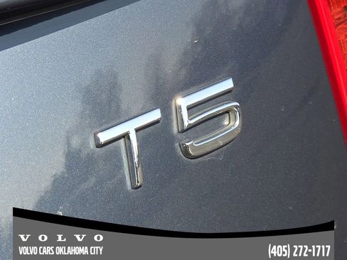 Certified 2022 Volvo XC90 T5 Momentum w/ Advanced Package image 9