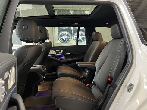 Certified 2025 Mercedes-Benz GLS 580 4MATIC image 30