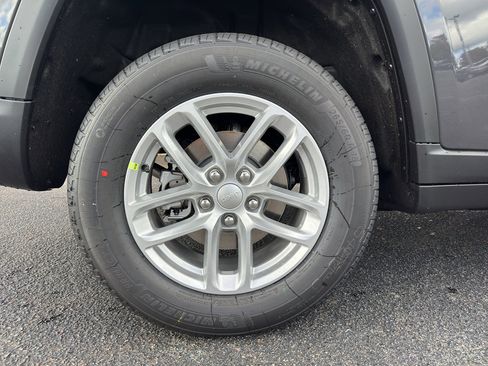 New 2025 Jeep Grand Cherokee Laredo image 10