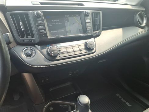 Used 2018 Toyota RAV4 XLE AWD/4WD image 25