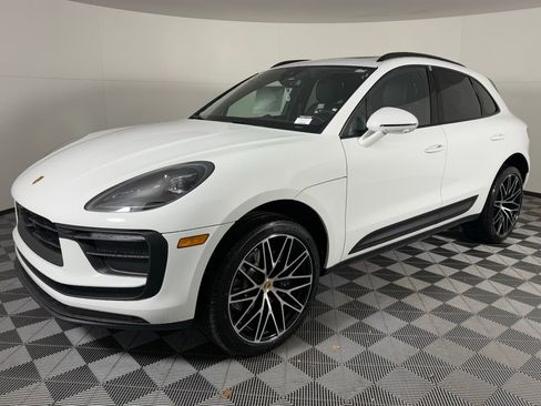 New 2026 Porsche Macan image 2