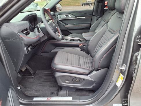 Used 2025 Ford Explorer ST-Line image 18