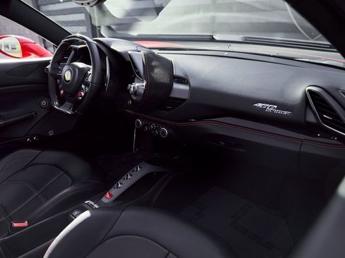 Used 2019 Ferrari 488 Spider Base image 40