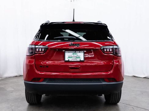 Used 2023 Jeep Compass Latitude AWD/4WD image 5