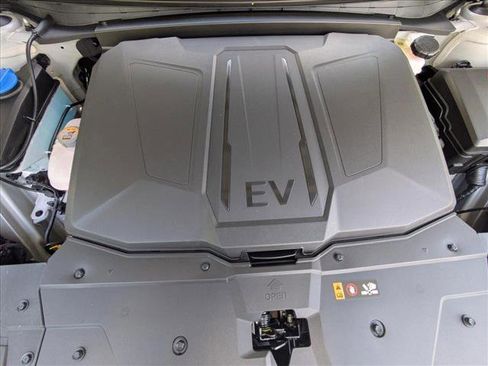 New 2025 Hyundai Ioniq 5 SE image 19