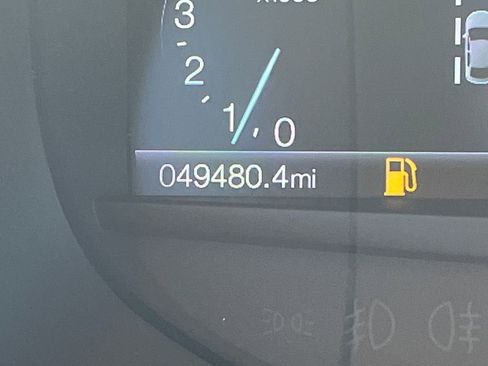 Used 2023 Ford Edge SEL image 11