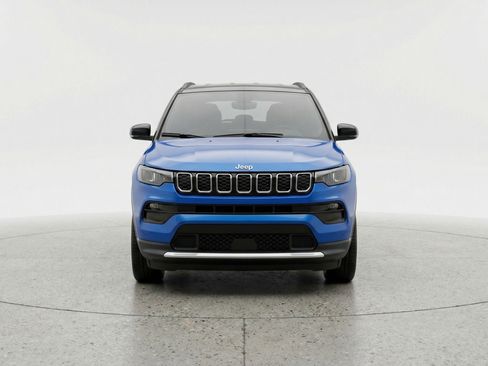 Used 2025 Jeep Compass Limited AWD/4WD image 2