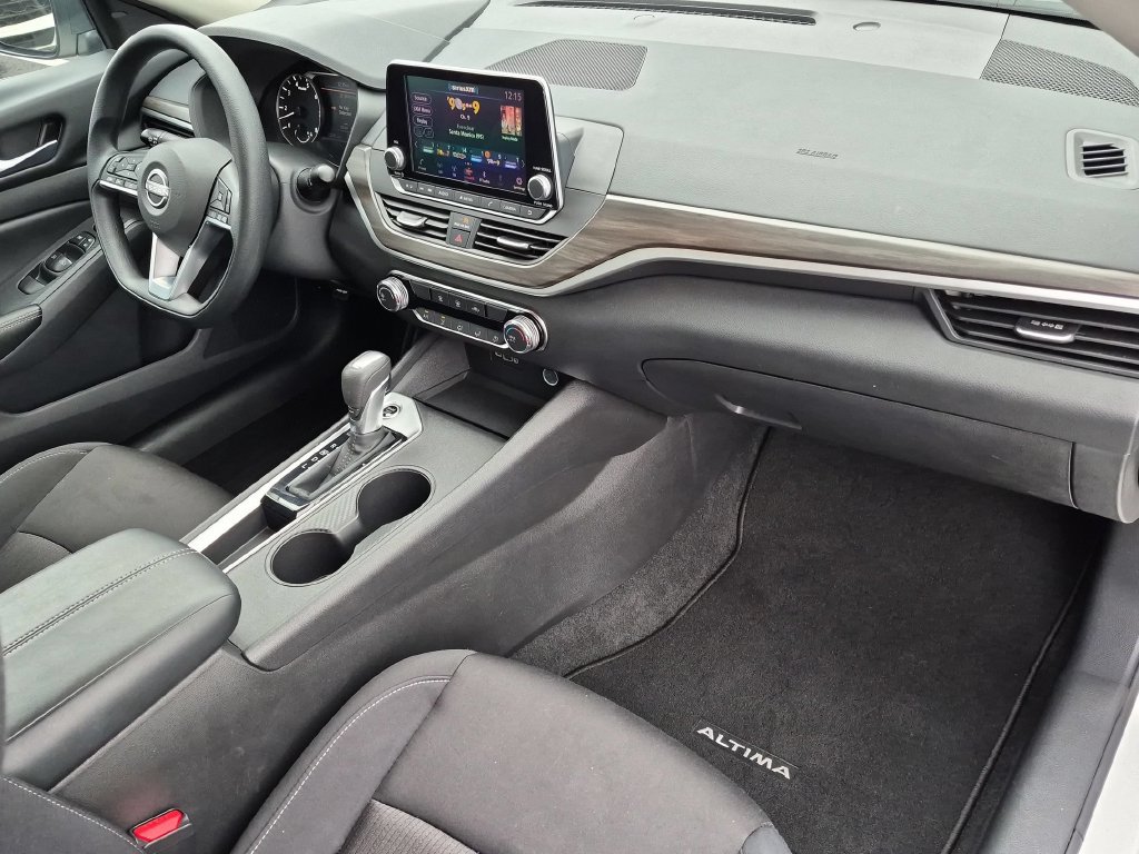 Used 2025 Nissan Altima 2.5 SV FWD image 28