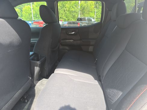 Used 2020 Toyota Tacoma TRD Off-Road AWD/4WD image 12