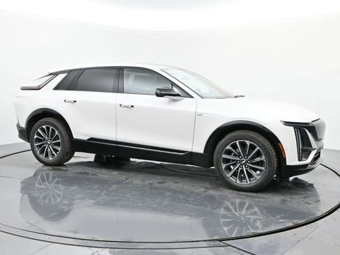New 2025 Cadillac Lyriq Sport image 7