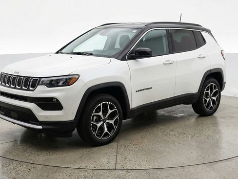 Used 2025 Jeep Compass Limited image 3