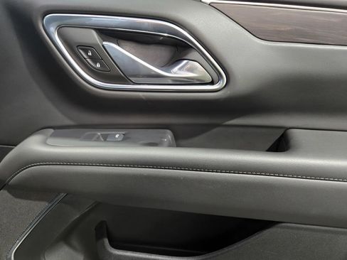 Used 2023 Chevrolet Suburban LT w/ Luxury Package image 6