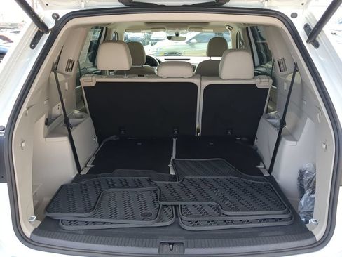 Used 2023 Volkswagen Atlas SE w/ Panoramic Sunroof Package FWD image 11