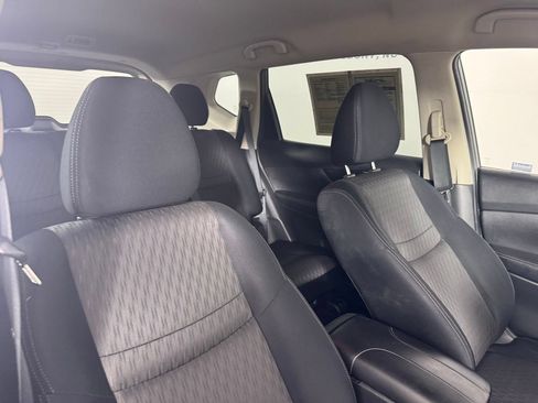 Used 2017 Nissan Rogue SV w/ SV Premium Package AWD/4WD image 32
