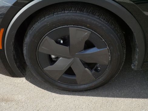 Used 2024 Toyota Prius LE image 15