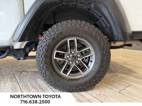 Used 2025 Jeep Gladiator Mojave w/ Safety Group AWD/4WD image 23