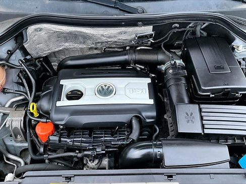 Used 2017 Volkswagen Tiguan S image 28