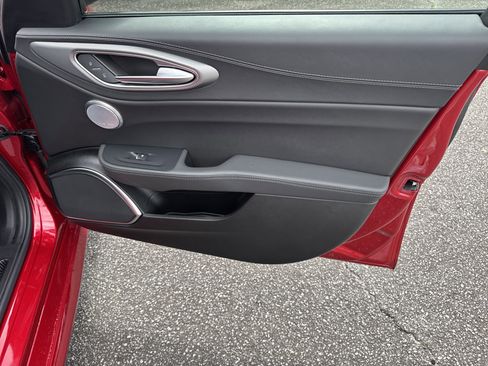 Used 2023 Alfa Romeo Giulia Veloce image 14