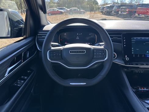Used 2024 Jeep Wagoneer L Series II image 24
