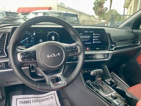 Used 2025 Kia Sportage SX image 13