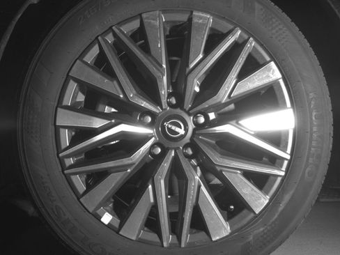 Used 2025 Nissan Altima 2.5 SV FWD image 15