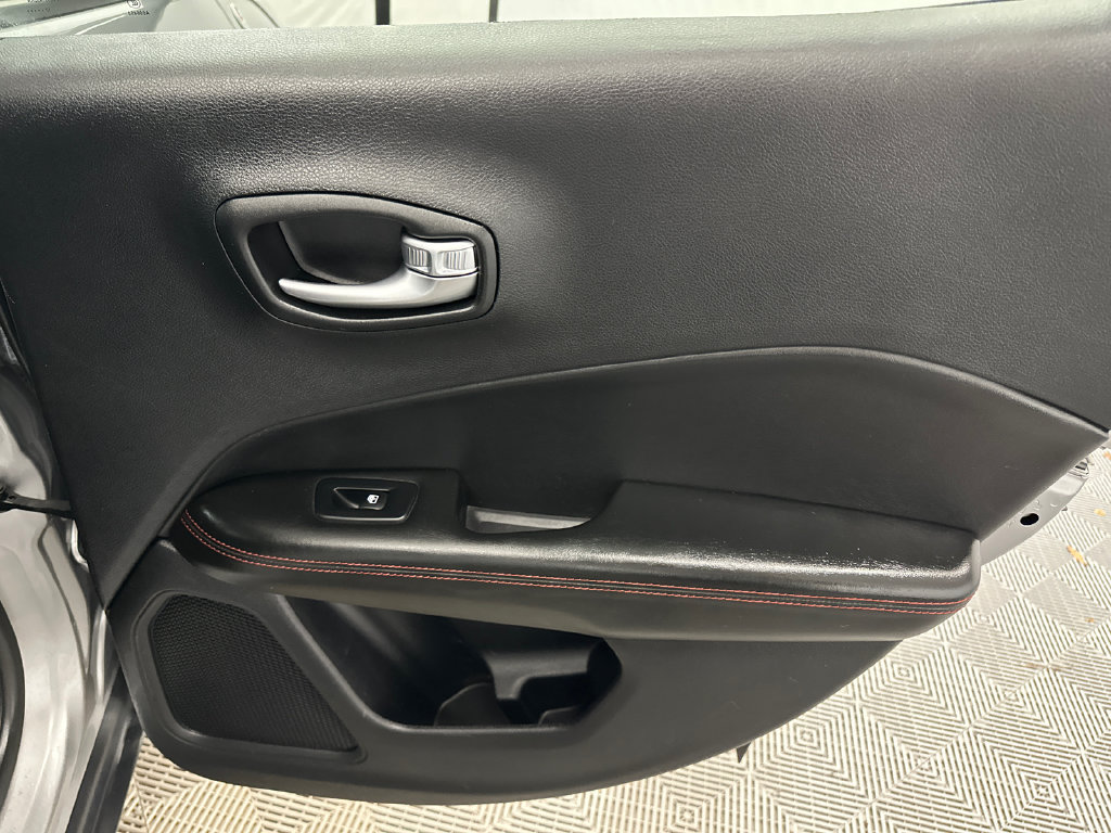Used 2018 Jeep Compass Trailhawk AWD/4WD image 16