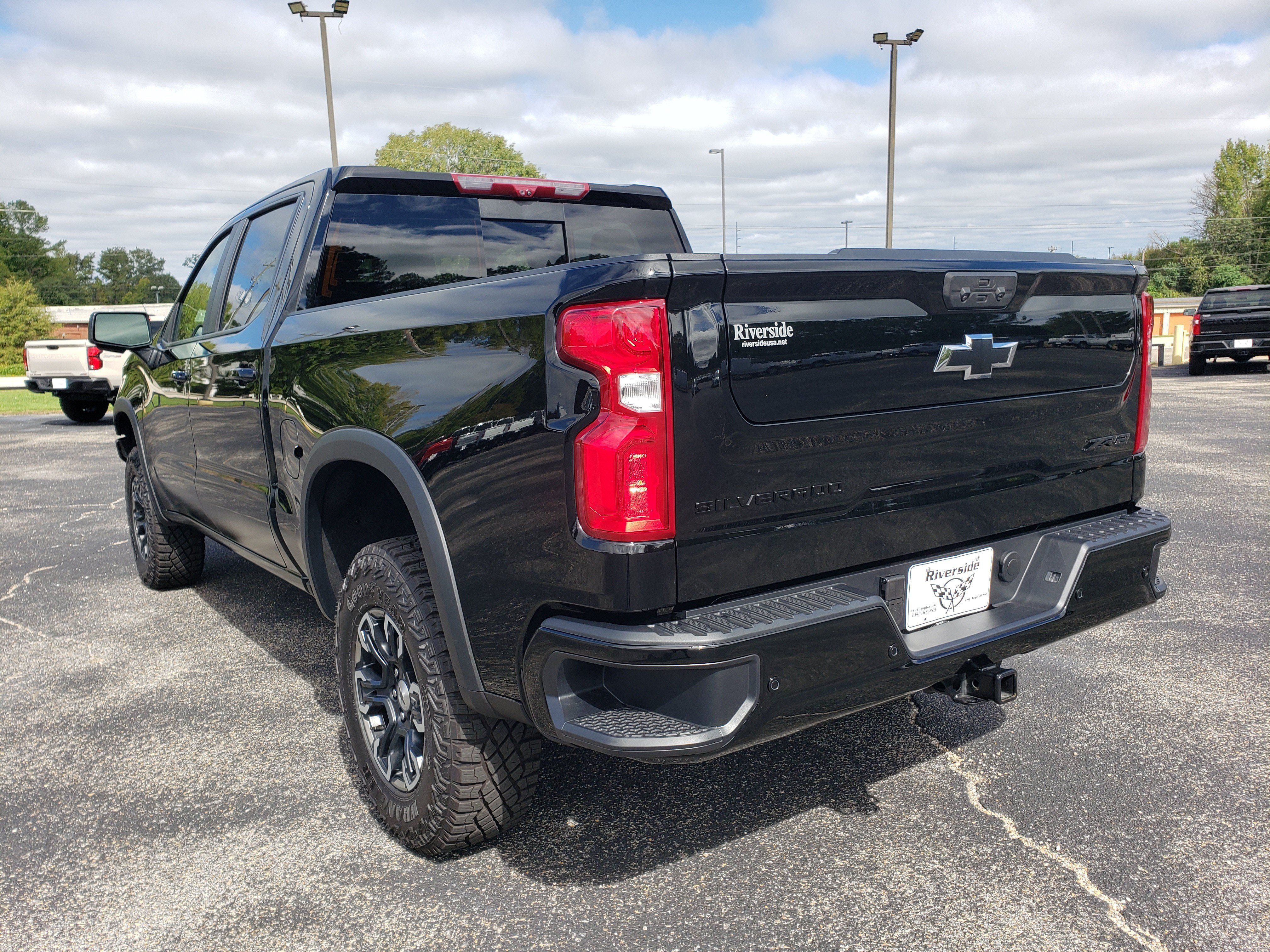 Used 2026 Chevrolet Silverado 1500 ZR2 w/ LPO, Dark Essentials Package AWD/4WD image 4