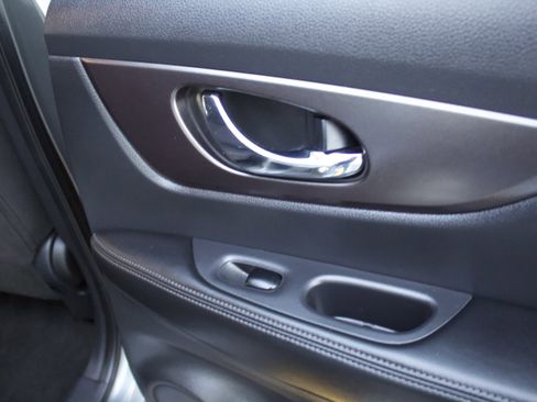 Used 2016 Nissan Rogue S w/ Appearance Package image 29