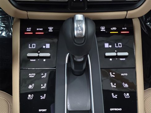 Certified 2025 Porsche Macan image 19