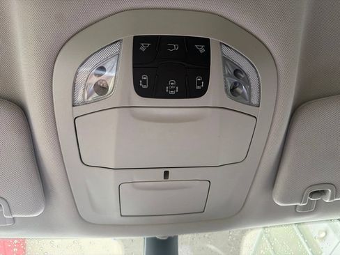 Used 2024 Chrysler Pacifica Touring-L FWD image 18