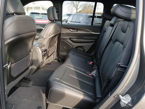 New 2025 Jeep Grand Cherokee Limited image 13